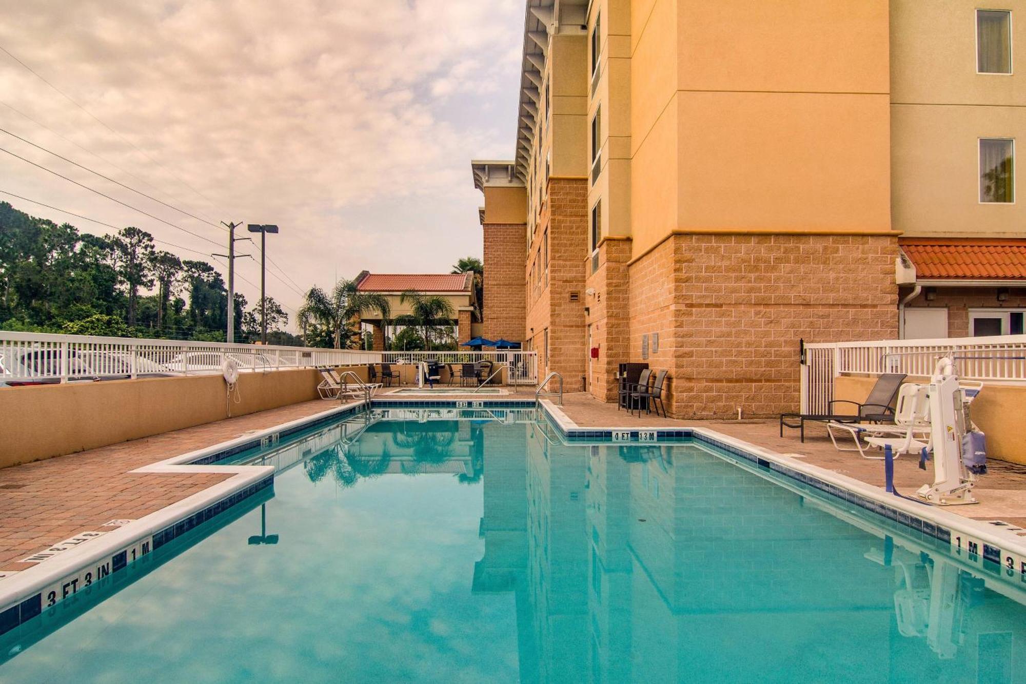 Fairfield Inn & Suites Palm Coast I-95 מראה חיצוני תמונה